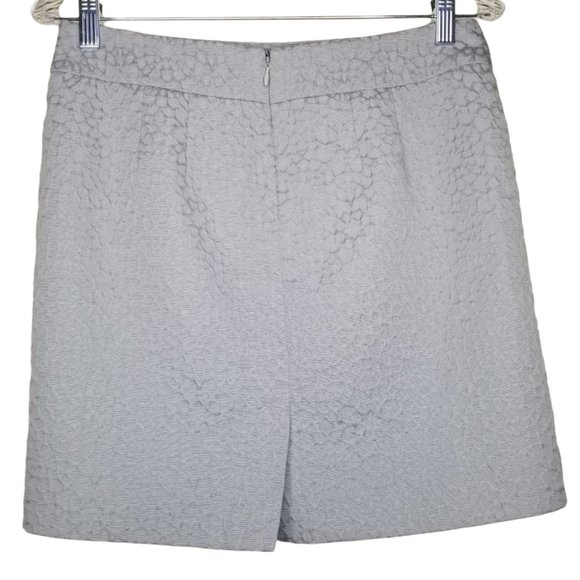 LOFT Gray Textured Above The Knee Pencil Skirt Zipper Clasp Back Size 6P - Picture 2 of 6